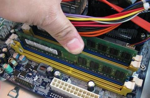 内存ddr3能装ddr4吗
