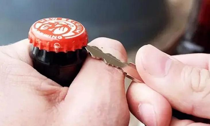 怎么轻松开啤酒